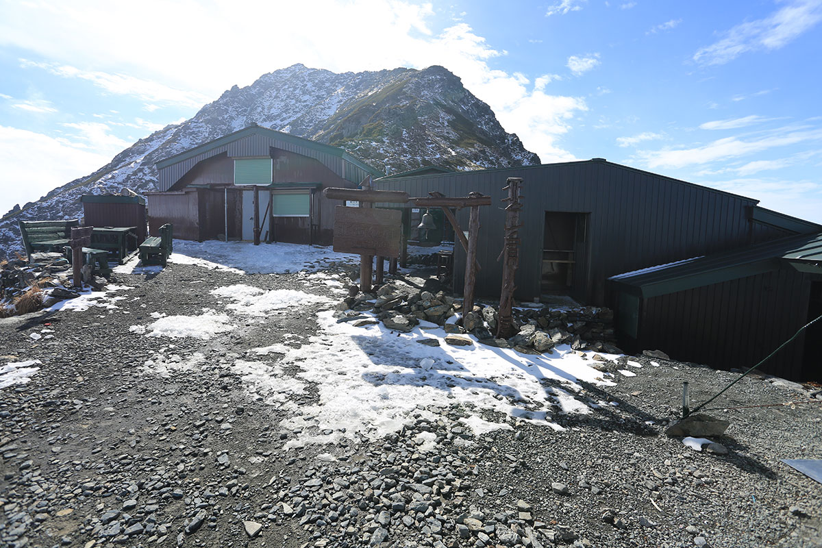 北岳には宿泊可能な山小屋