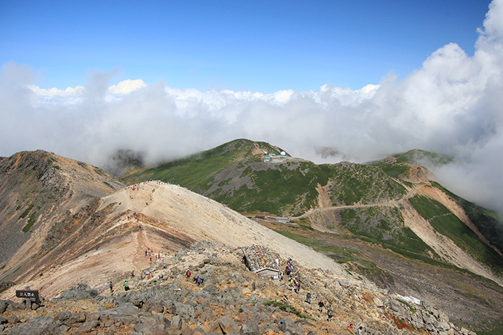 2900m地点までバスで向かうことができる