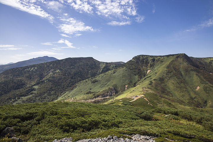 御飯岳へ登る登山口は、毛無峠にあるひとつのみとなります。