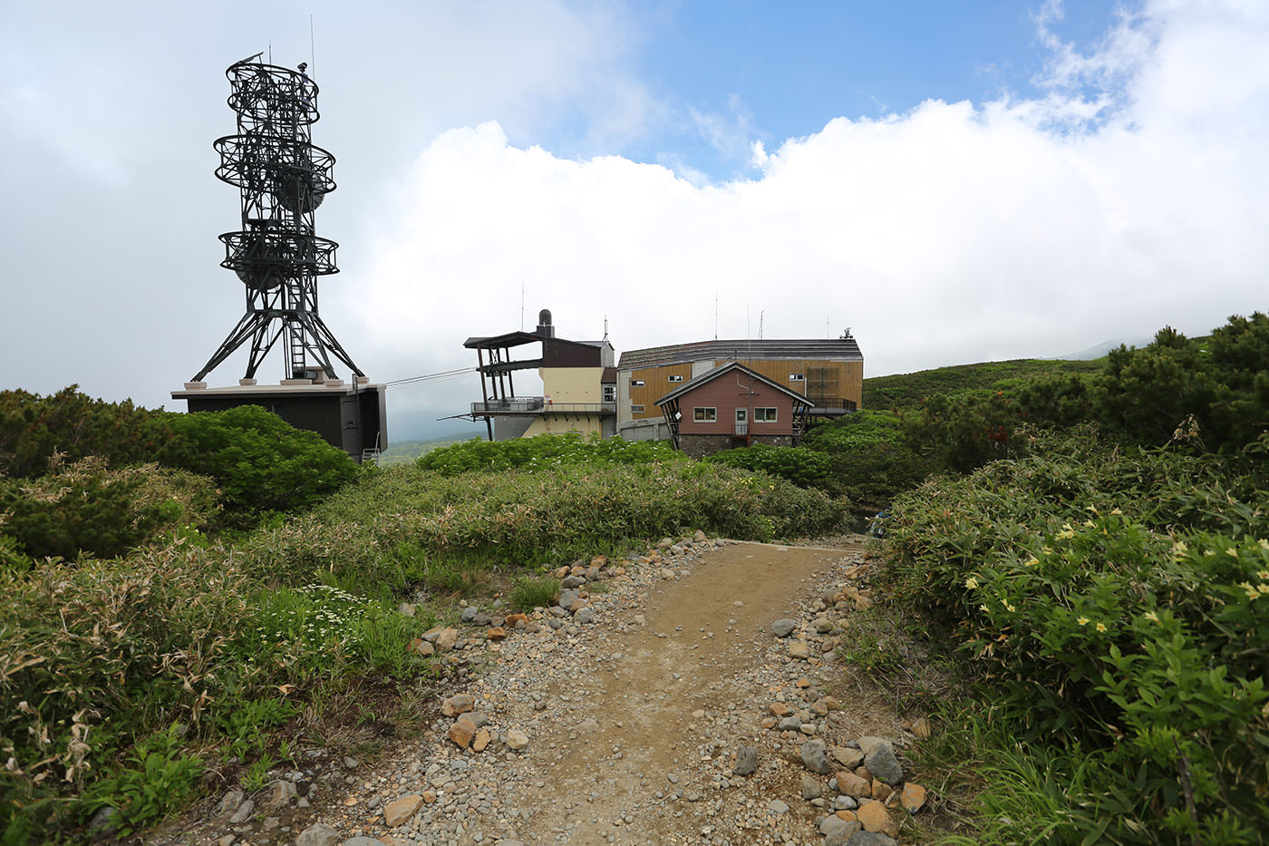 ロープウェイでも登れる