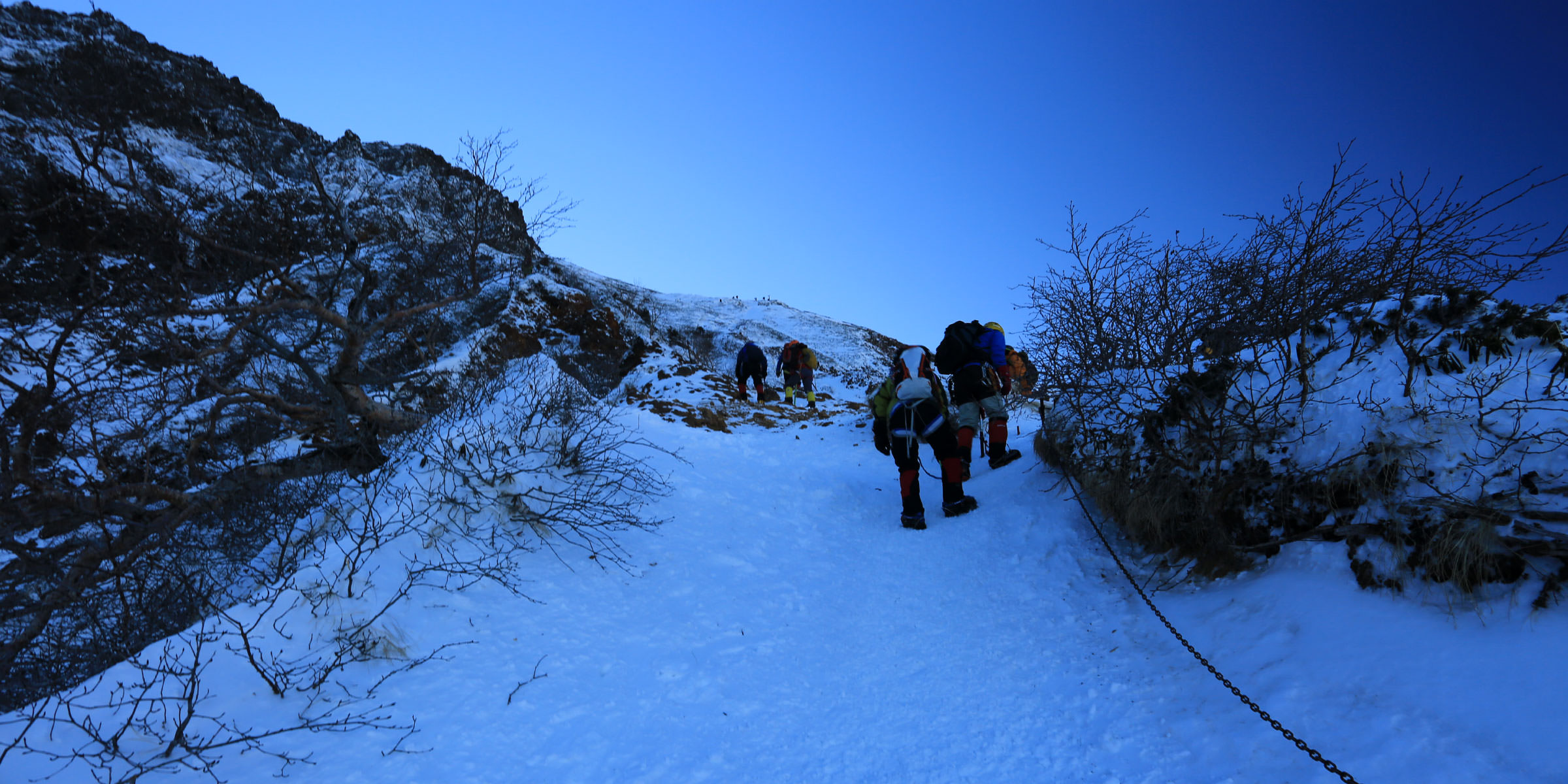 赤岳 冬季日帰り登山 12月 青空に雪が光る積雪期の八ヶ岳最高峰 登山百景