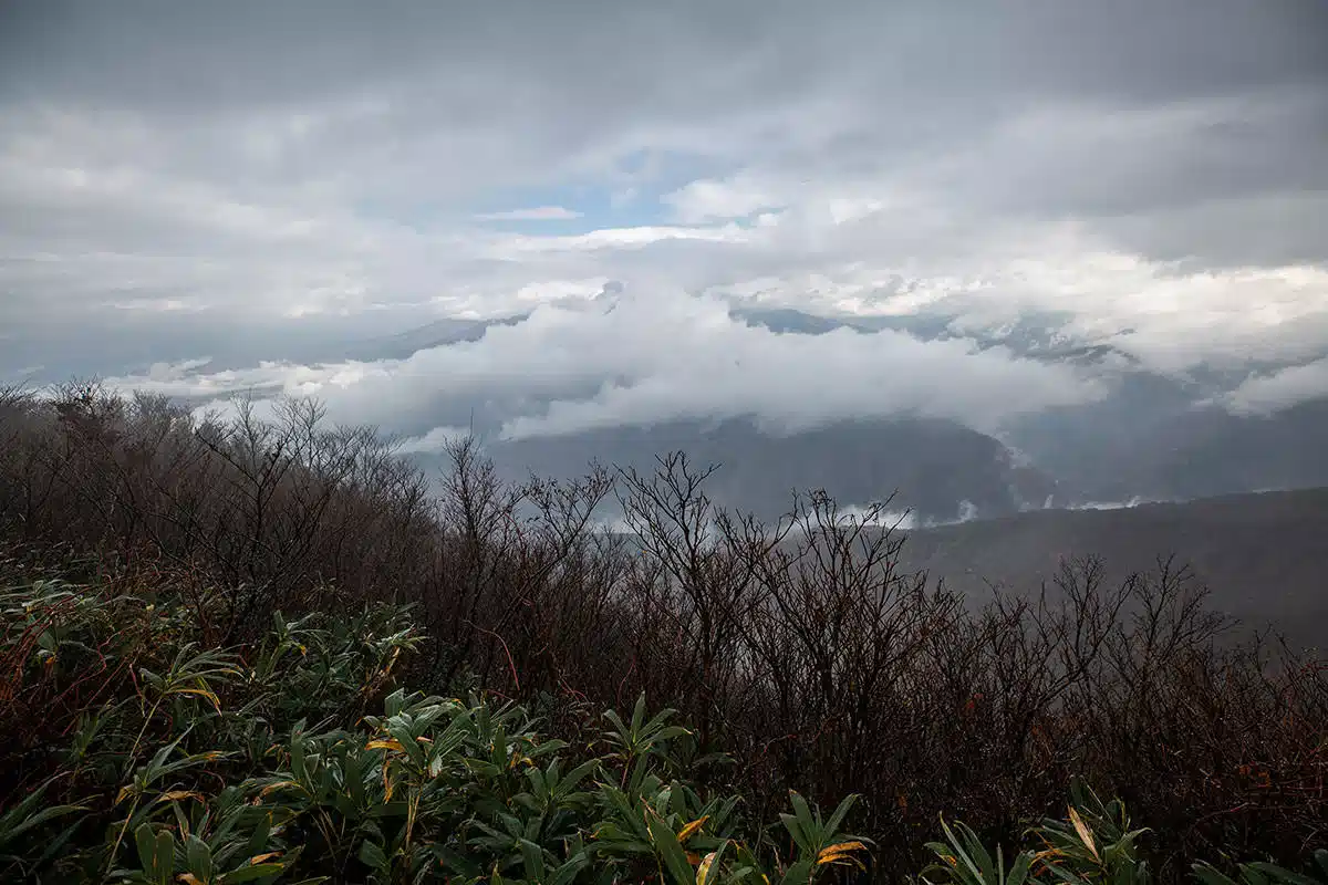 荒島岳登山 荒島岳-東の方は岐阜県方面