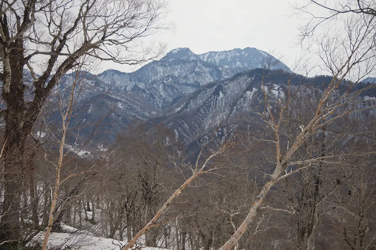 堂津岳登山 高妻山がだいぶ近づいた