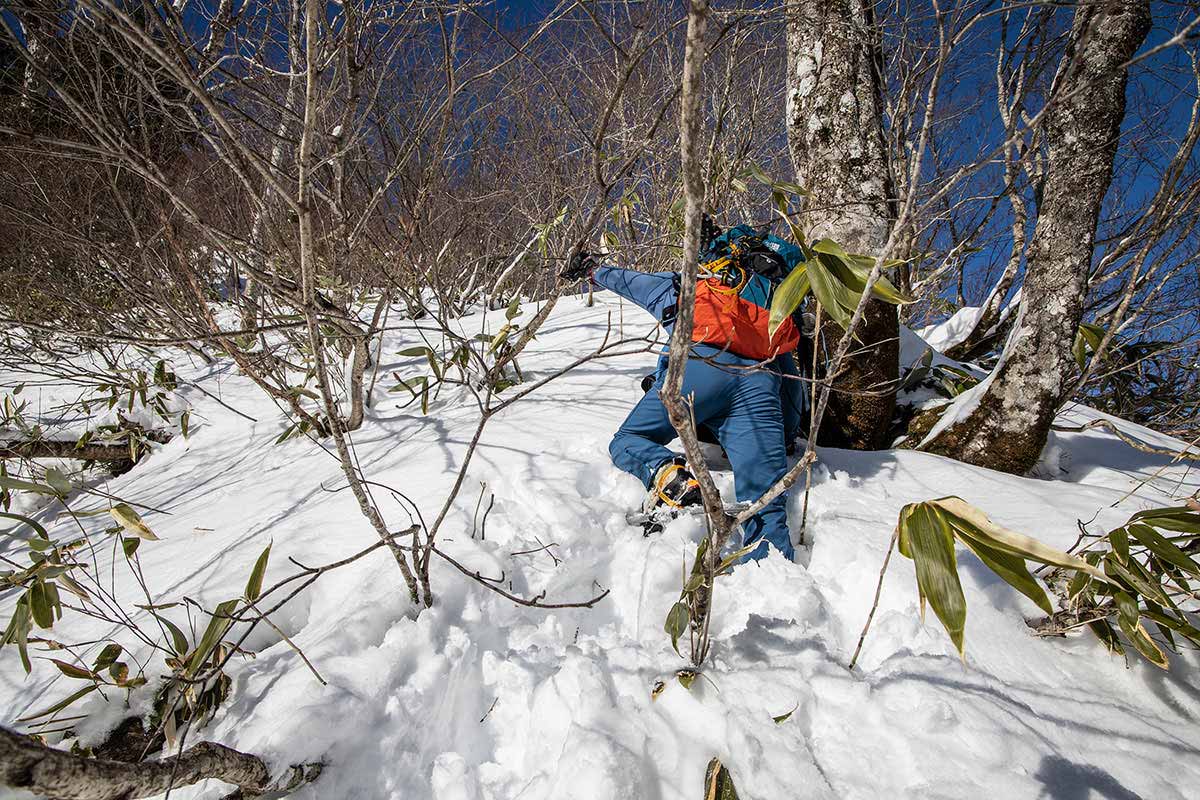 高妻山登山 埋まったら出てくるの大変だから