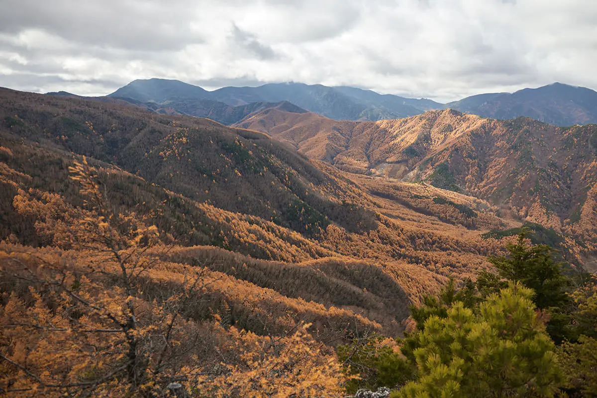 五郎山登山 西側の金峰山