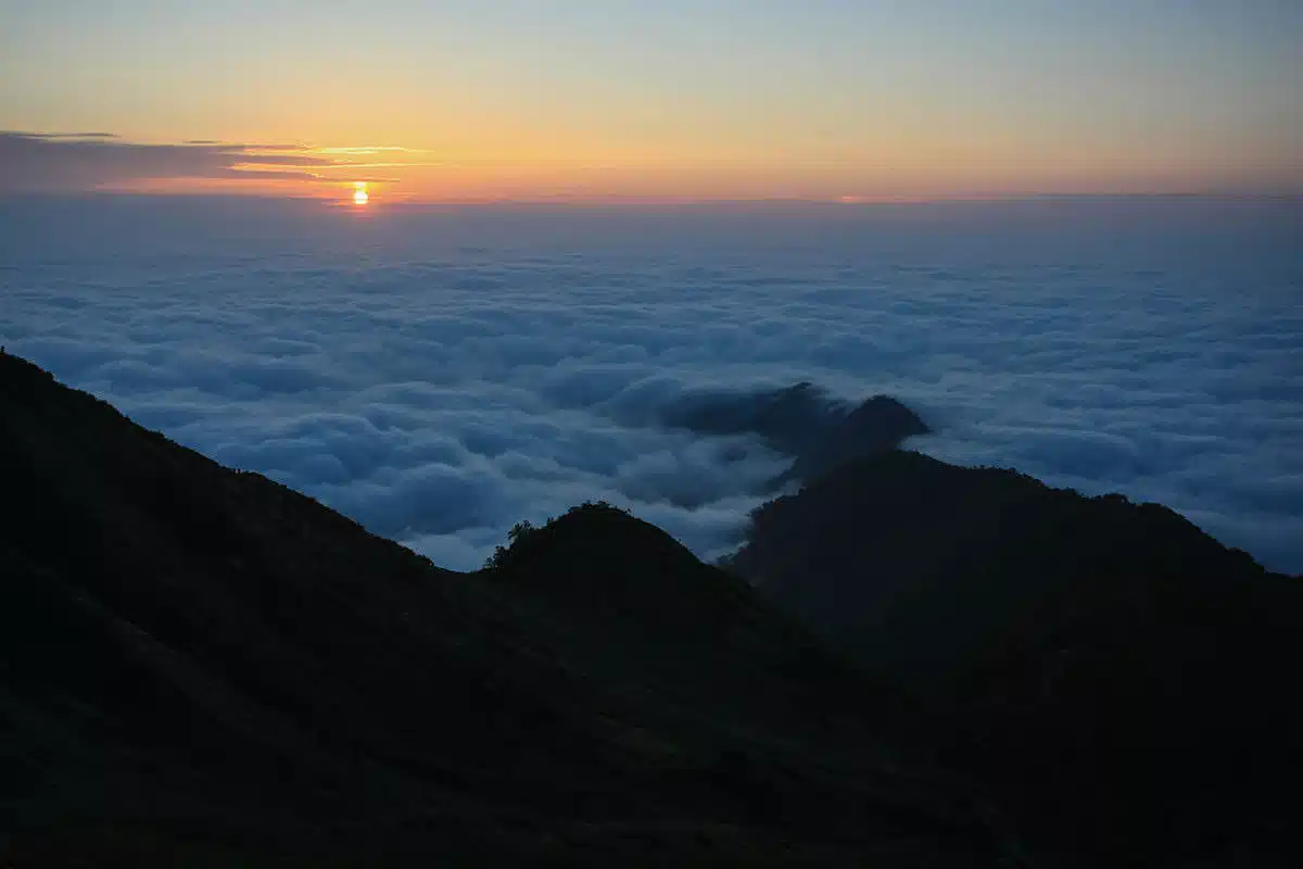 五竜岳登山 五竜岳-雲海から日の出