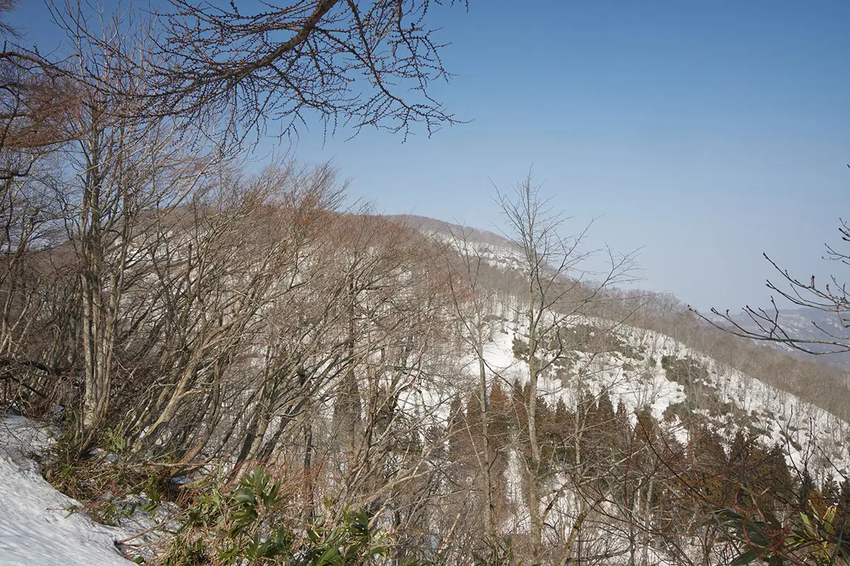 斑尾山登山 袴岳が見える