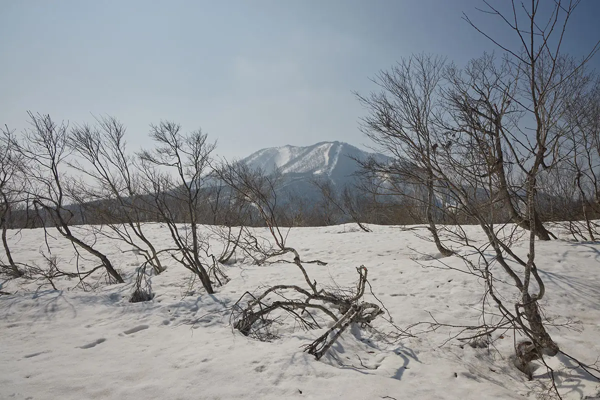 斑尾山登山 向こうに斑尾山