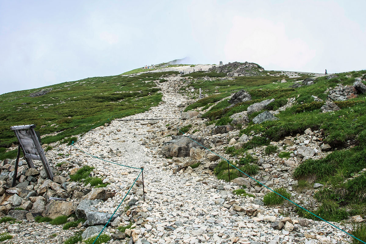 白馬岳鑓ヶ岳杓子岳登山 山頂は近い