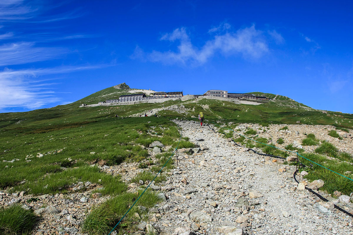 白馬岳鑓ヶ岳杓子岳登山 綺麗な青空になった