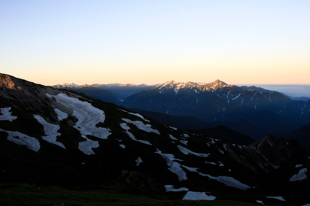 白馬岳鑓ヶ岳杓子岳登山 劔・立山のモルゲンロート