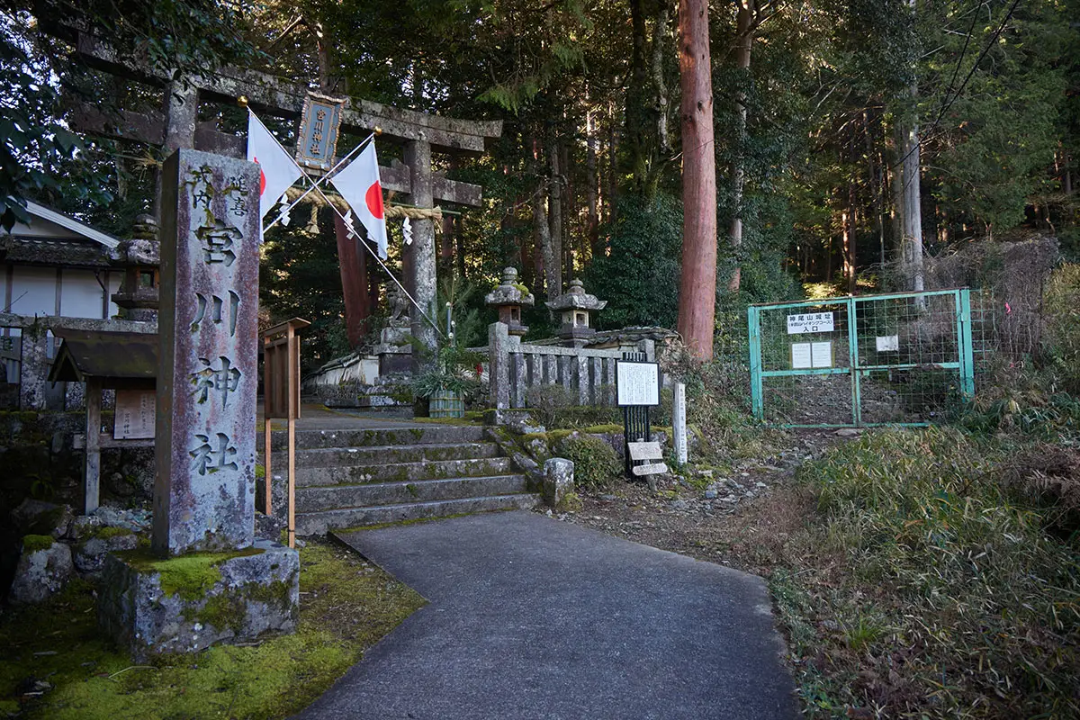 半国山登山 登山口の横には宮川神社