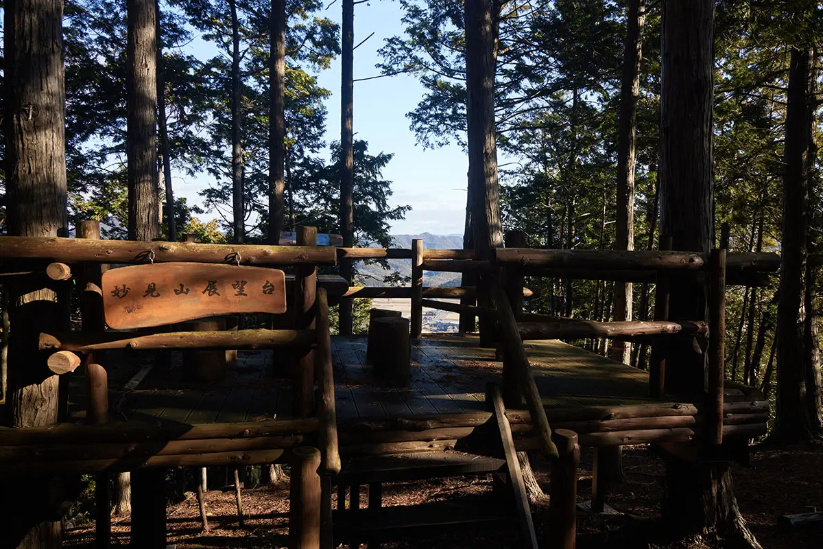 半国山登山 妙見山が見えそうな展望台