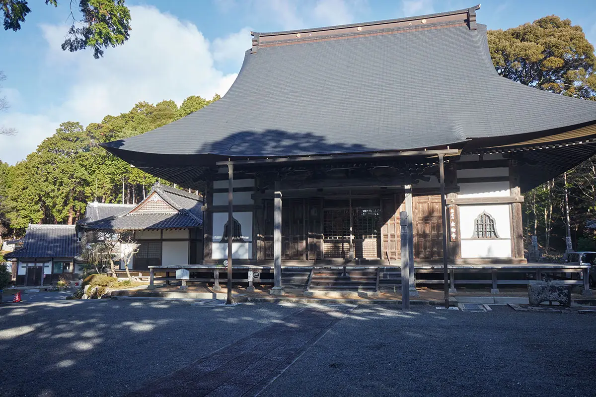 半国山登山 金輪寺本堂