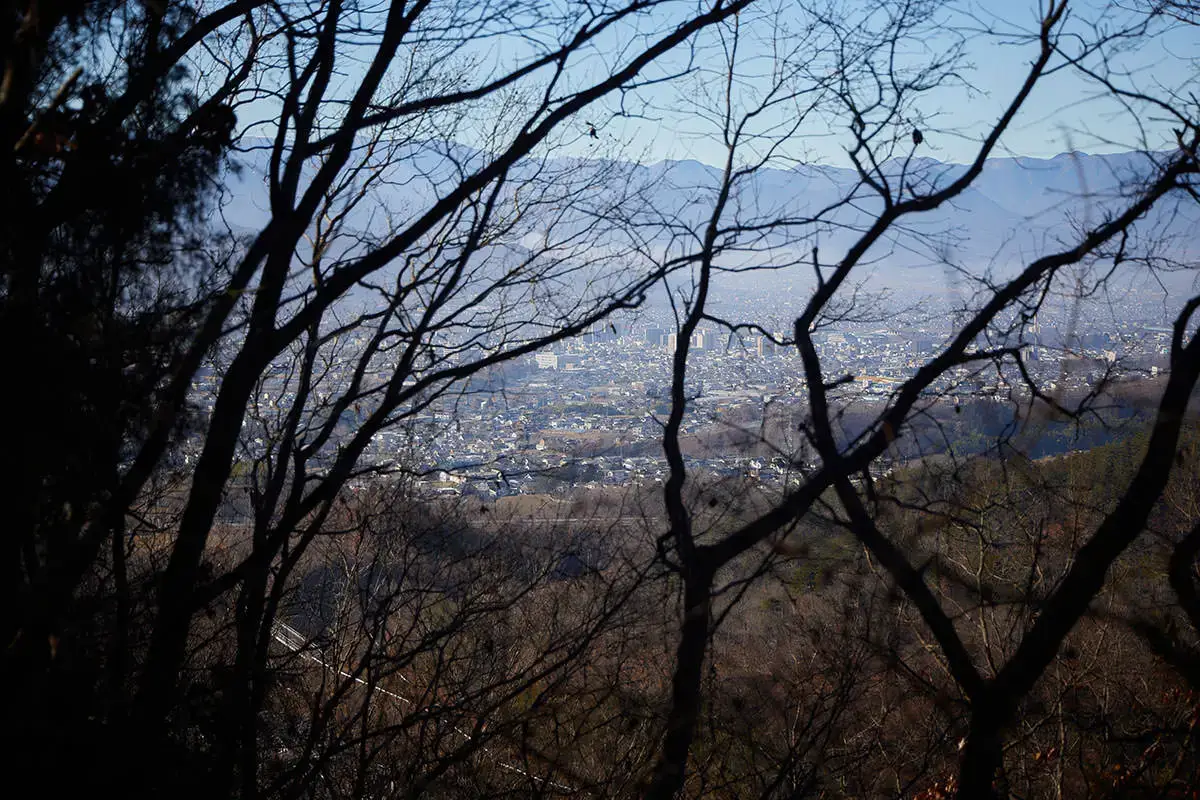 登山 -チラッと上田の街が見える