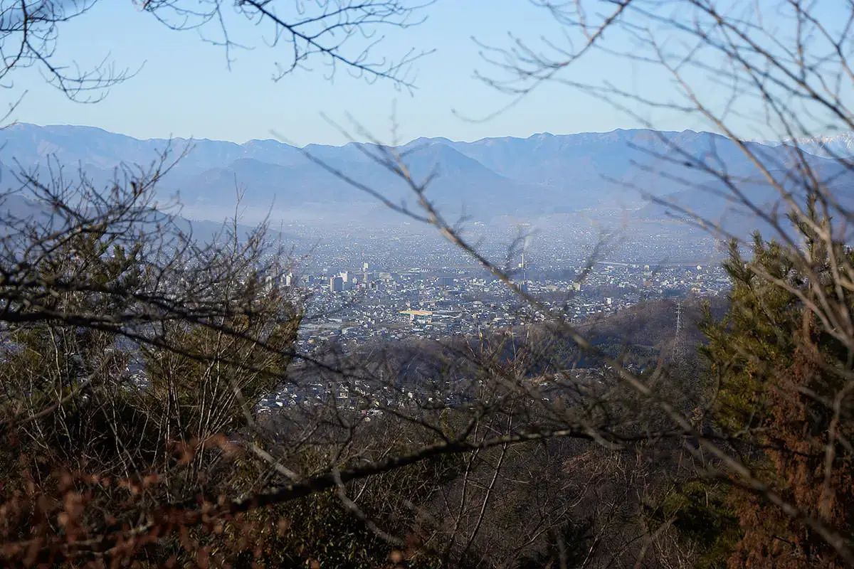 登山 -米山城から上田市街の眺め