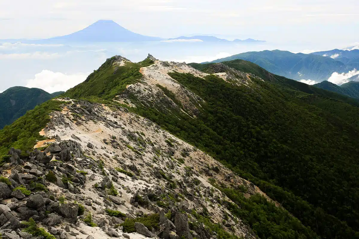 鳳凰山登山 鳳凰山-薬師岳と富士山
