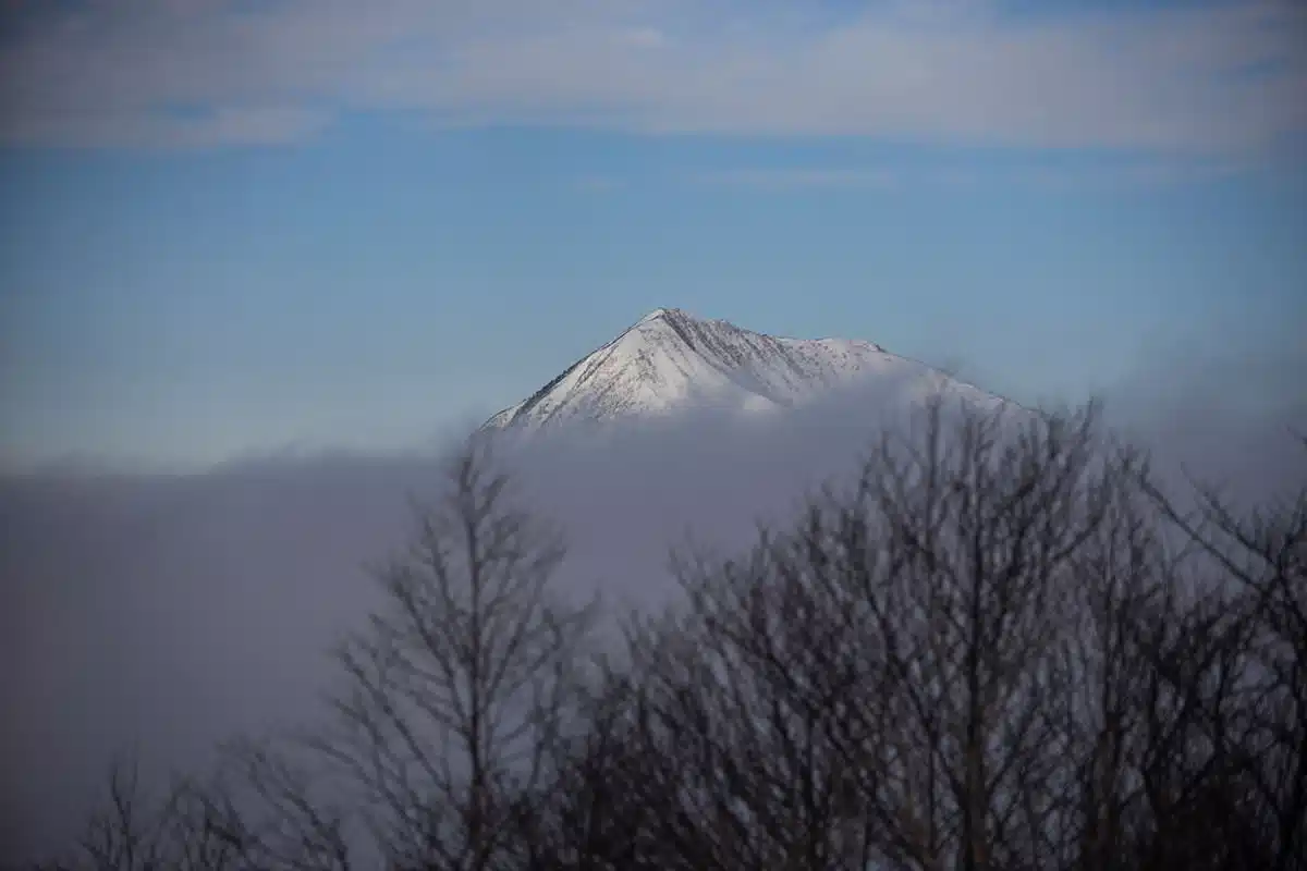 【飯縄山登山】飯縄山-高妻山は山頂部がチラリ