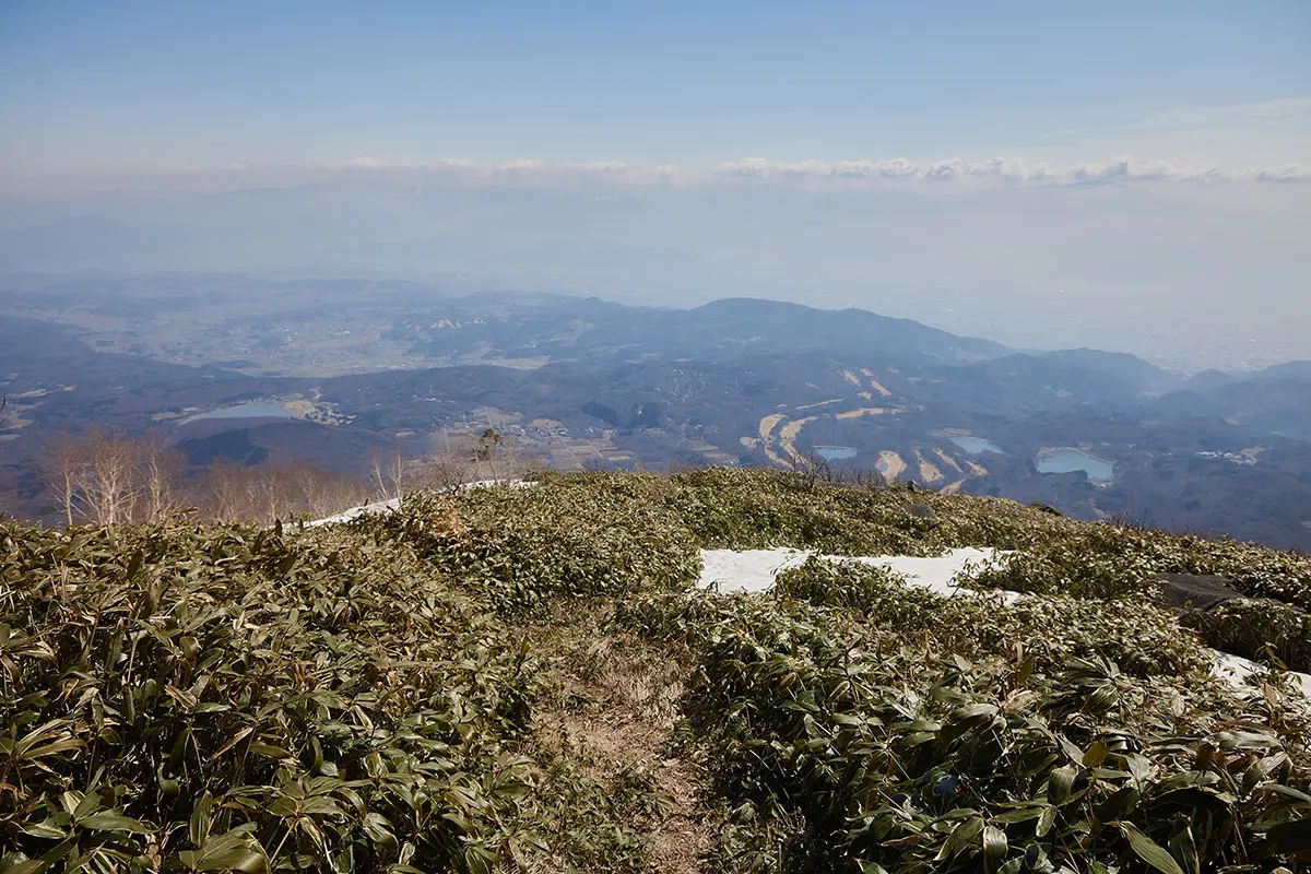 飯縄山登山 飯縄山-景色を見下ろしながらの下山