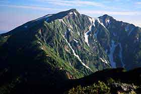 爺ヶ岳登山 鹿島槍ヶ岳もすぐ