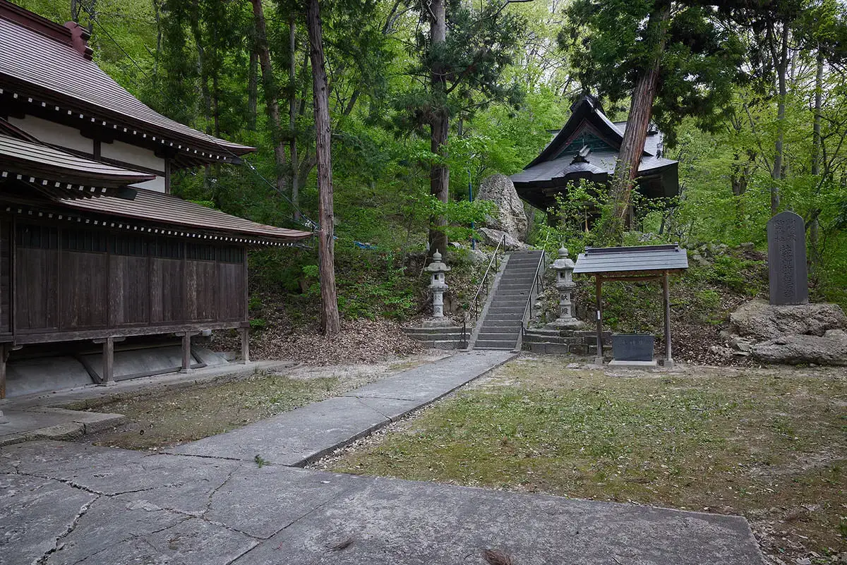 地附山登山 直進して無事に神社に着いた