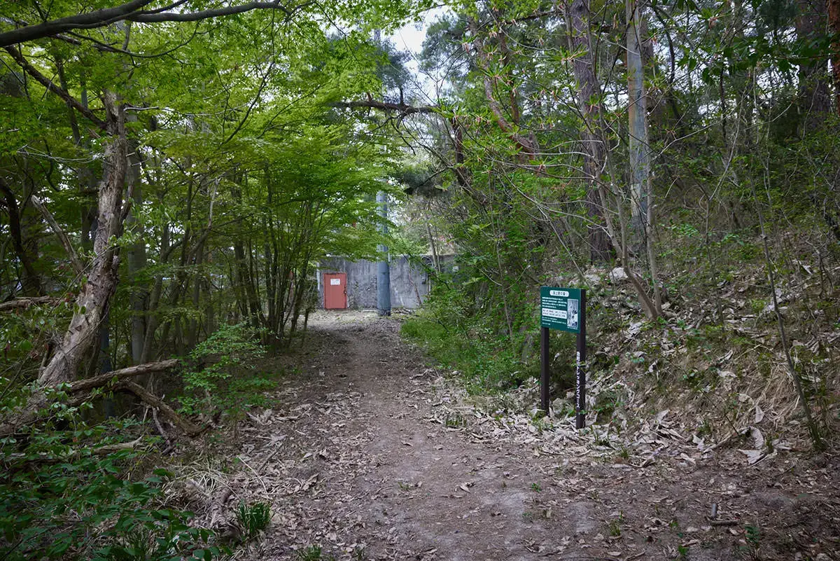 地附山登山 向こうはロープウェイの跡地