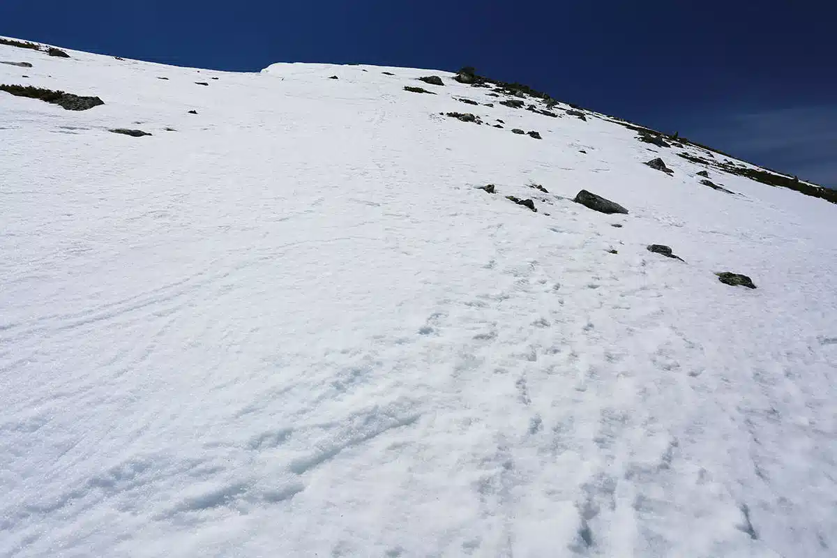 常念岳登山 常念岳-山頂下の氷った斜面