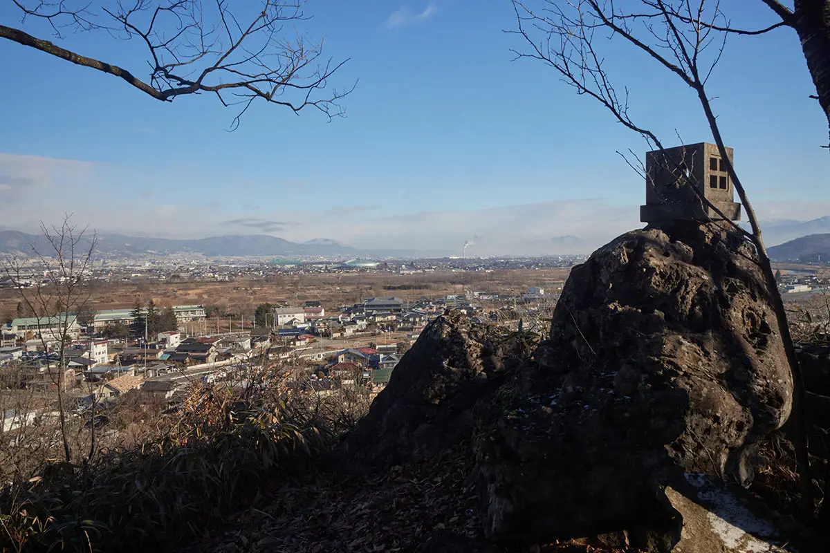 奇妙山登山 展望台から長野市街を眺める