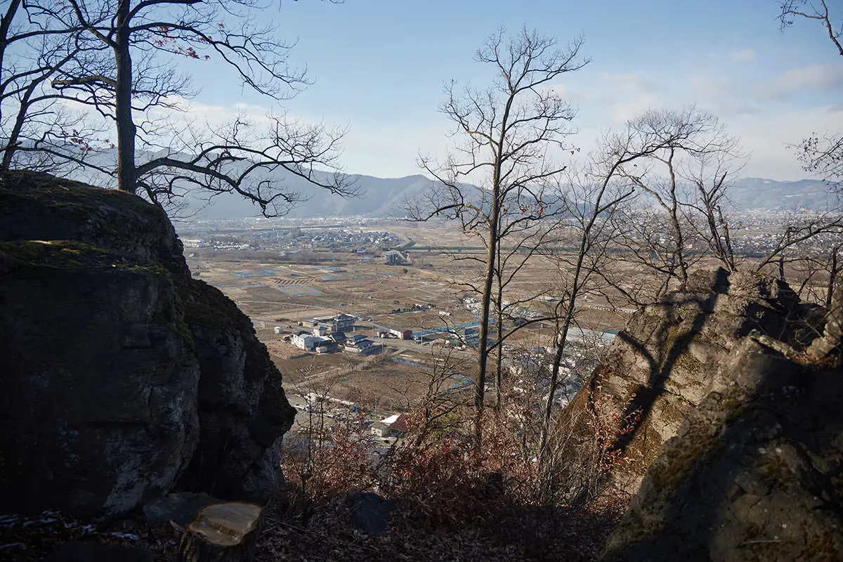 奇妙山登山 木々が開かれて眺めが良い