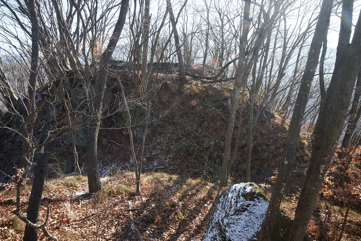 奇妙山登山 山頂の手前にも堀切