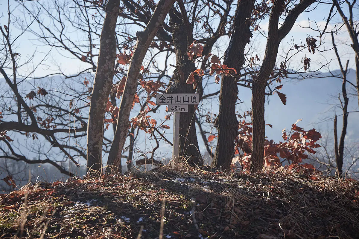 奇妙山登山 高いところに建てられている