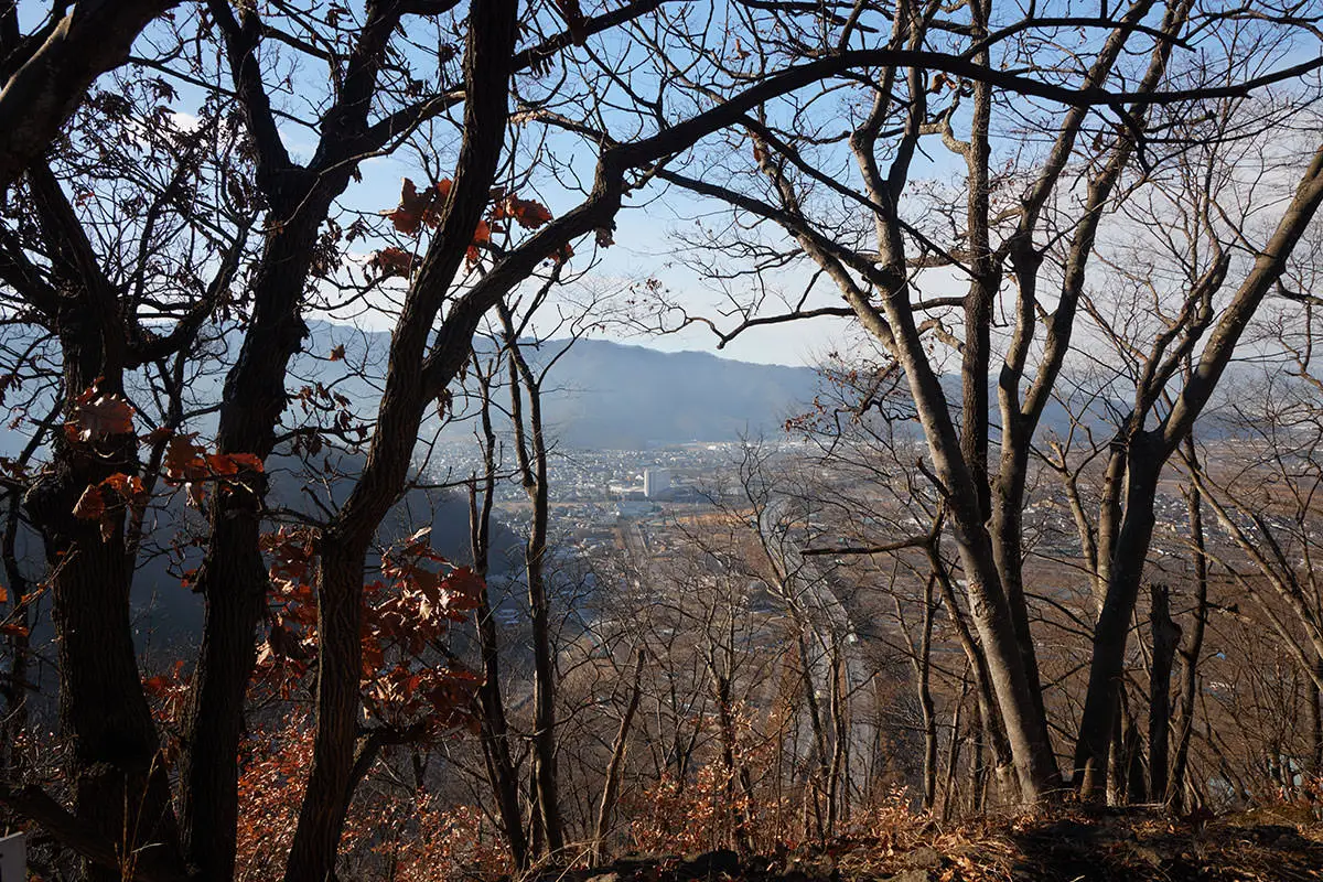 奇妙山登山 松代市街を眺めると真下に高速道路