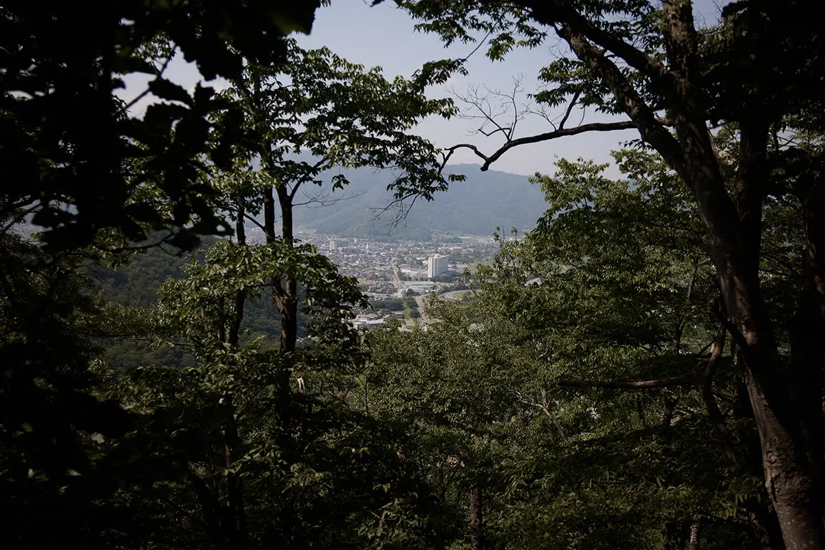 奇妙山登山 松代が少し見える