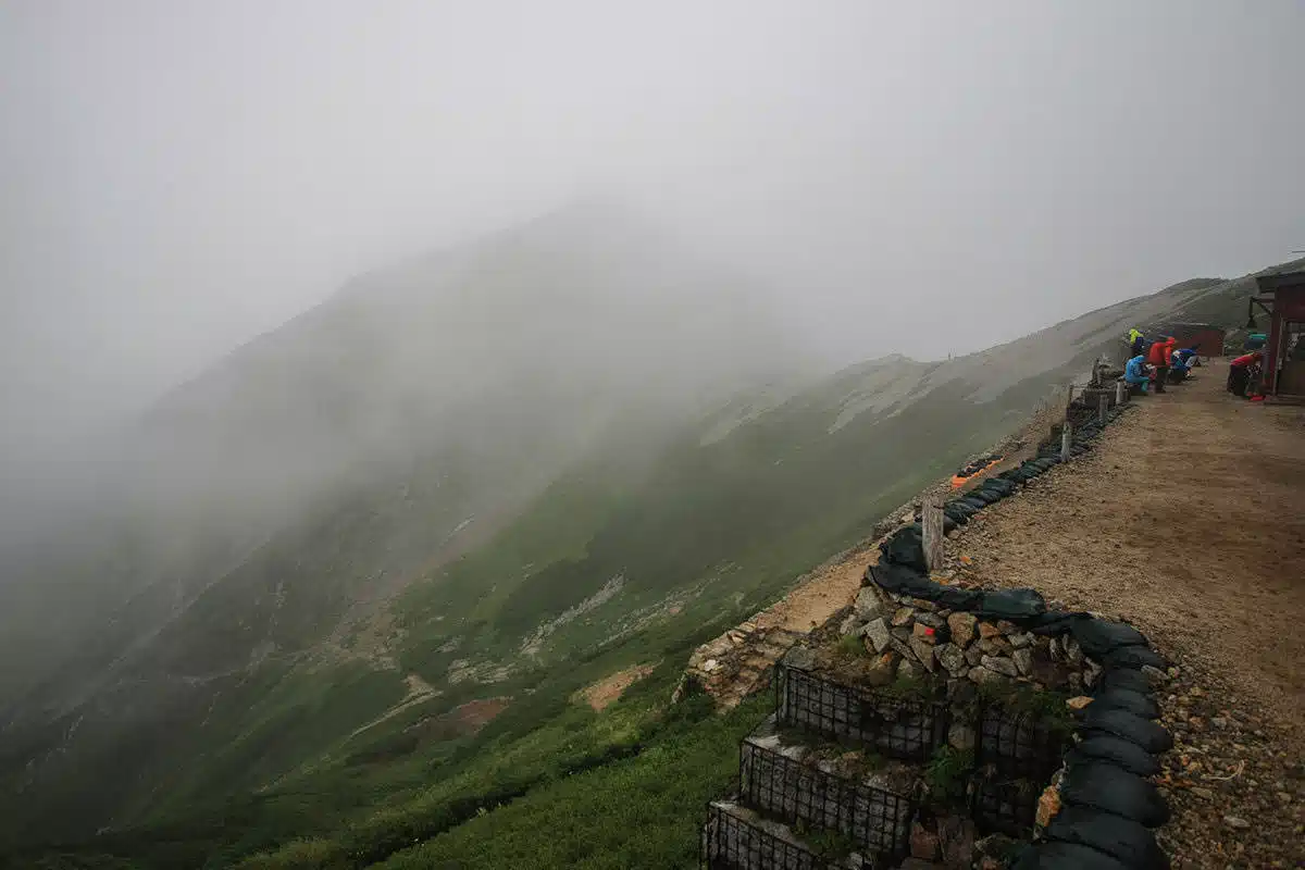 【唐松岳登山】唐松岳-唐松岳は雲の中