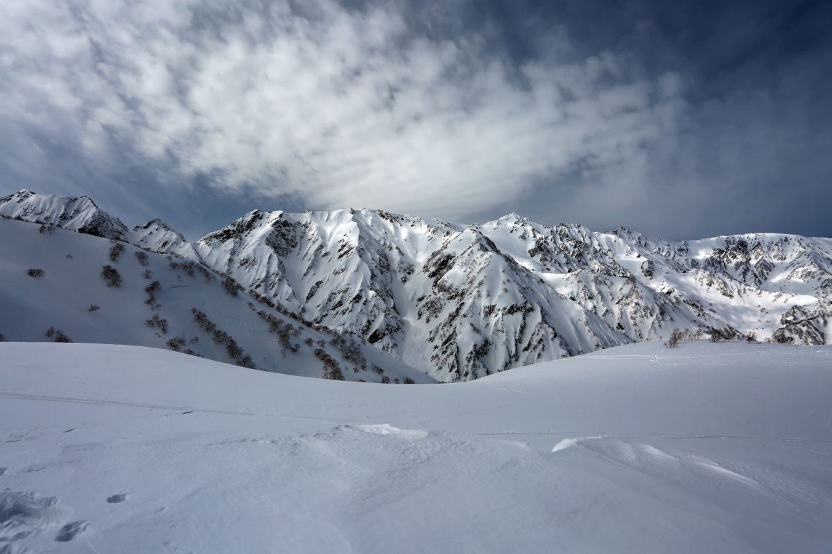 唐松岳登山道から見る雪の白馬三山