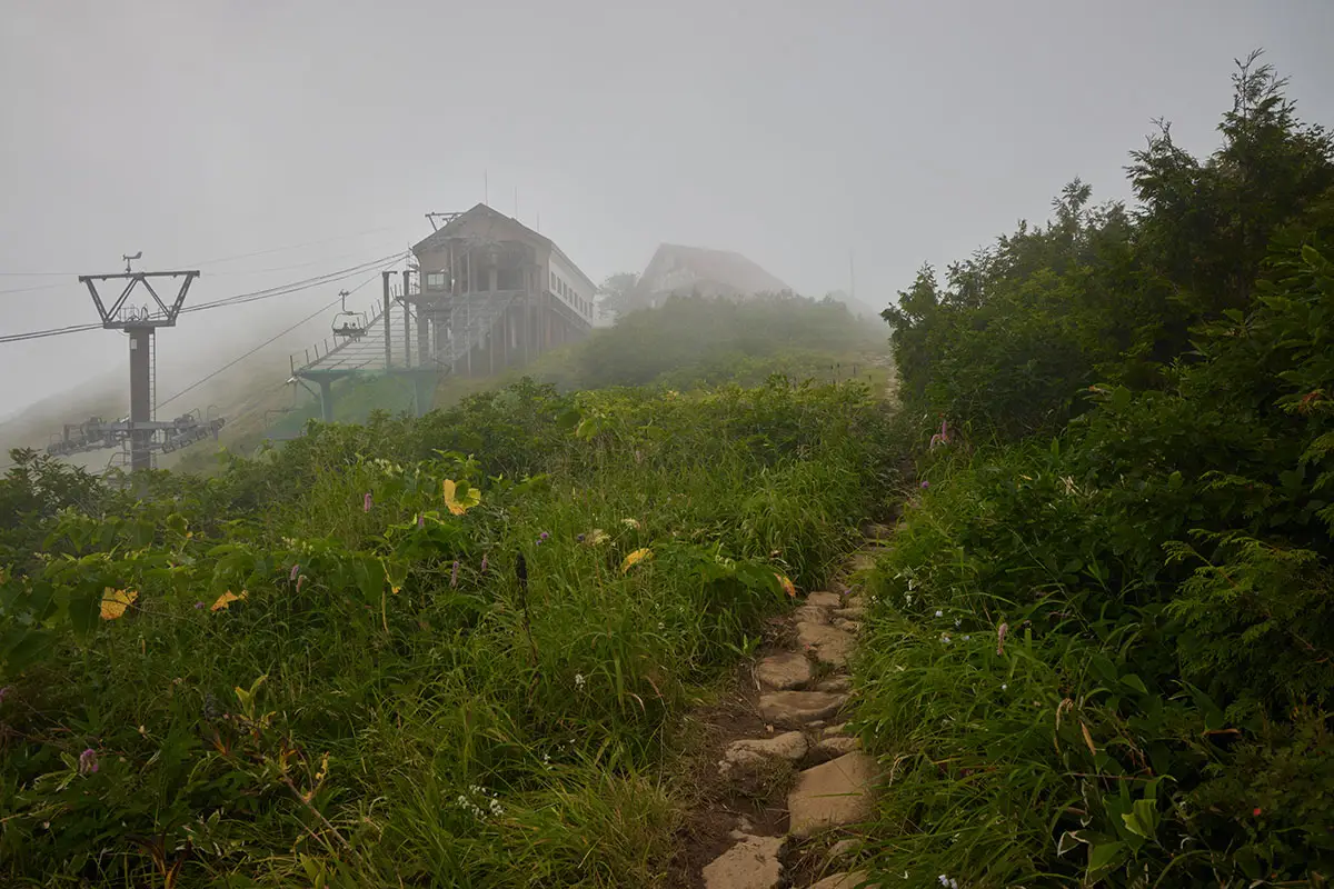 唐松岳登山 リフトの降り場が見えてきた
