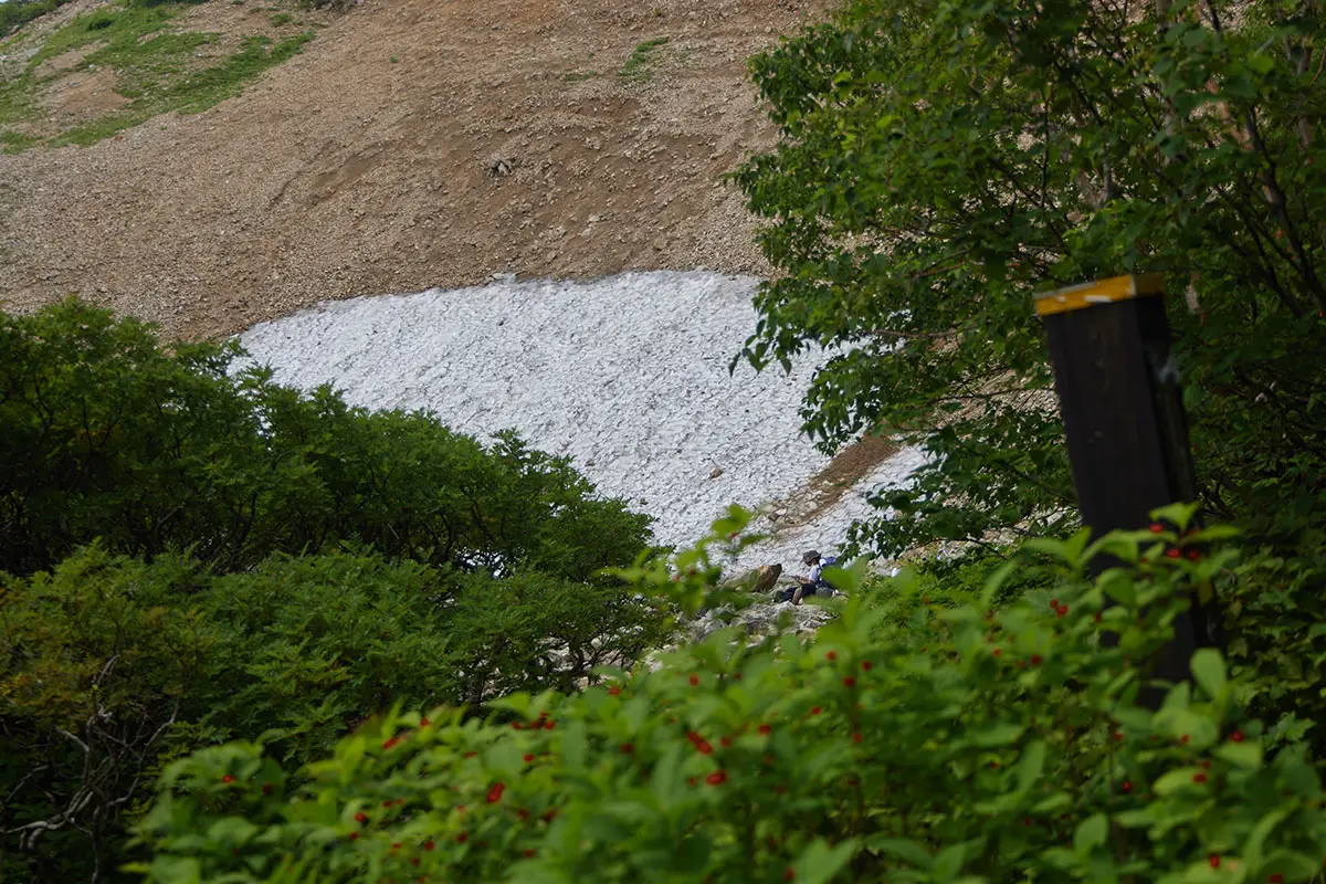 唐松岳登山 扇雪渓の周りは人が多かった