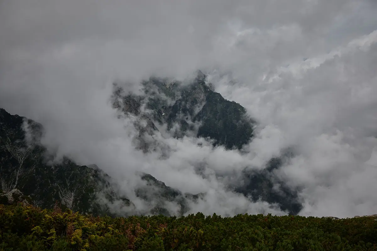 唐松岳登山 雲がモワモワしているのをずっと見てる