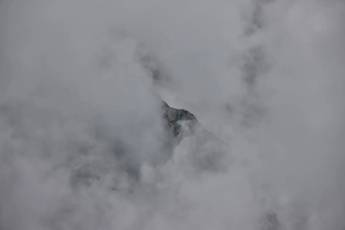 唐松岳登山 だいぶ雲が多くなった