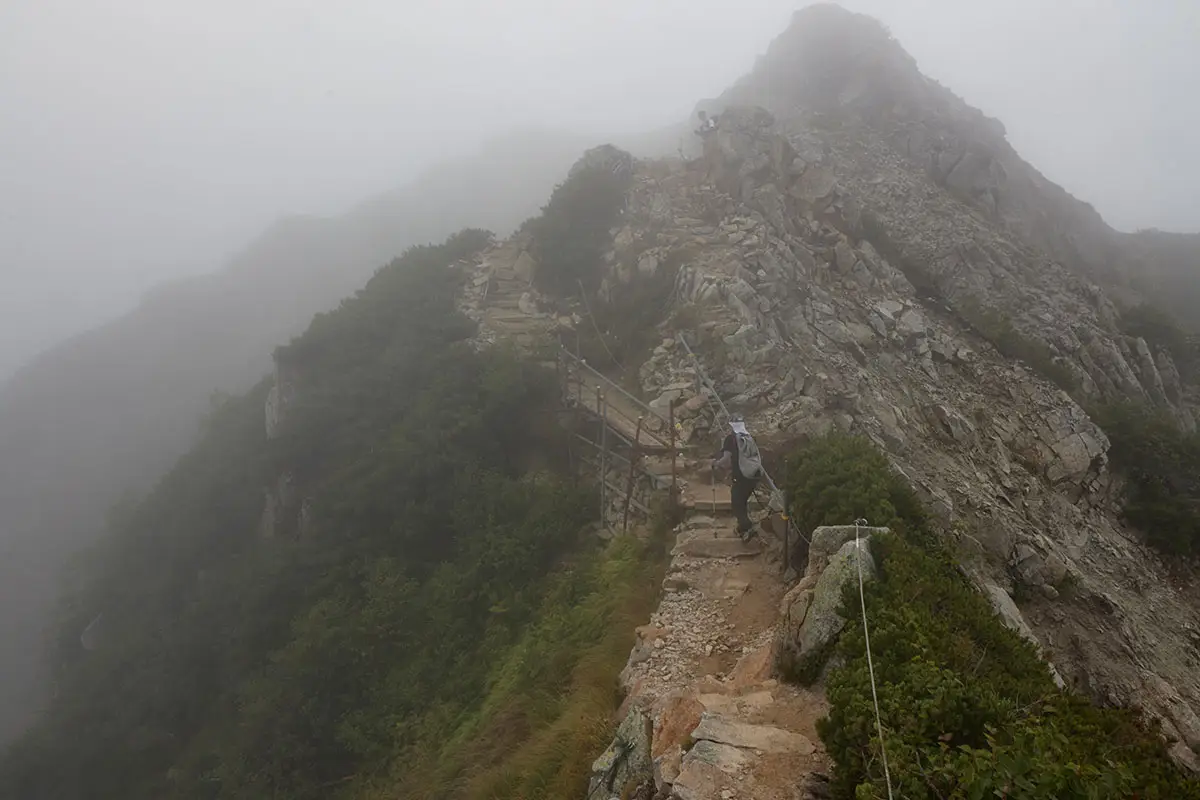 唐松岳登山 岩が多くて北アルプスらしい雰囲気