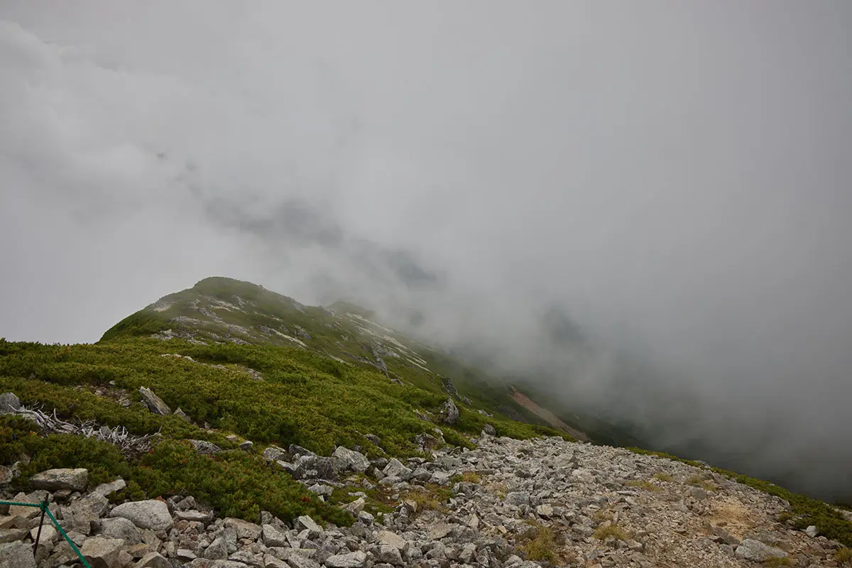 唐松岳登山 富山側は真っ白