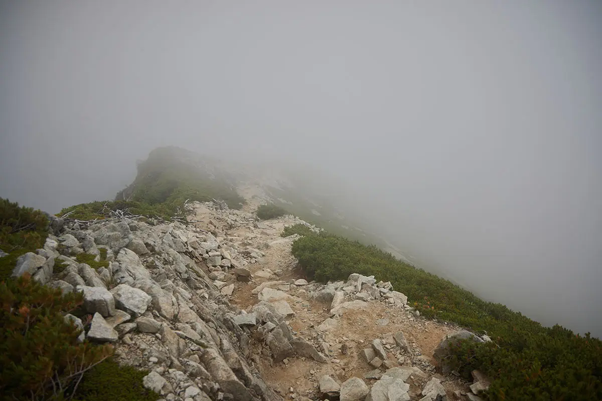 唐松岳登山 山頂から下りる