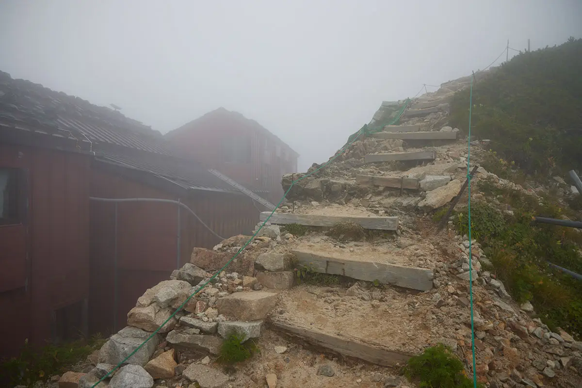 唐松岳登山 裏へ回って登山道へ戻る