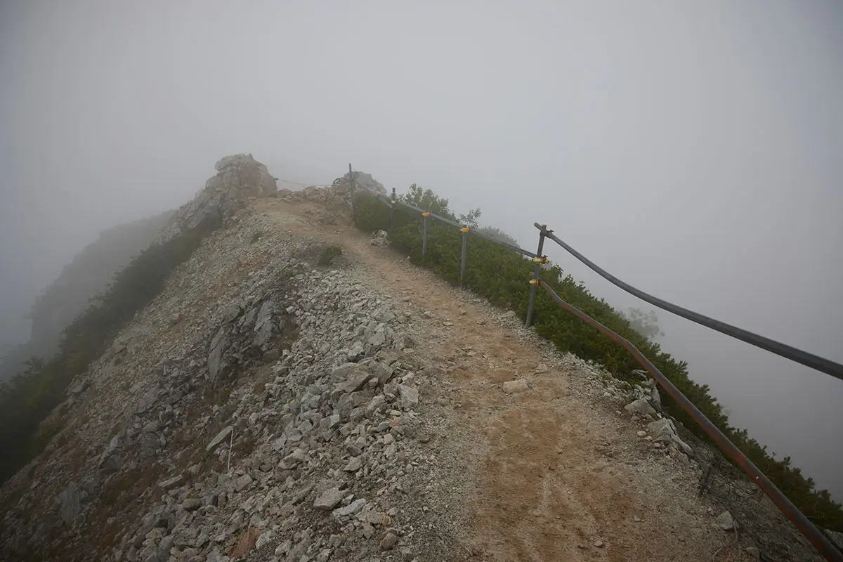 唐松岳登山 登りと同じ道を下りる