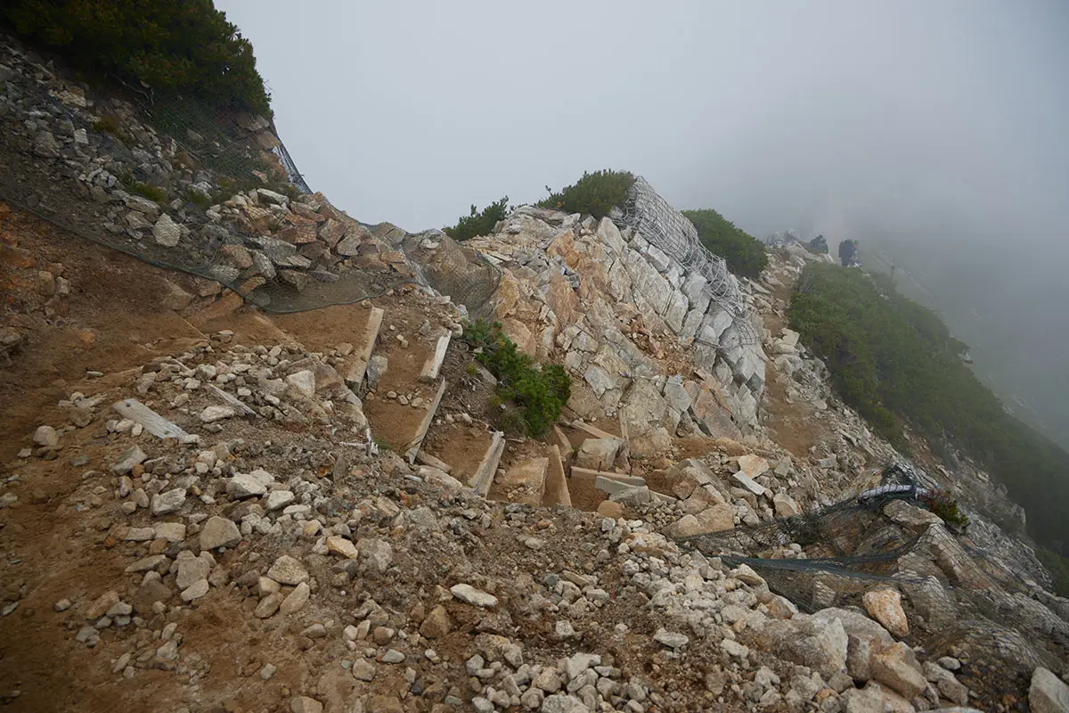 唐松岳登山 階段も作ってあってありがたい