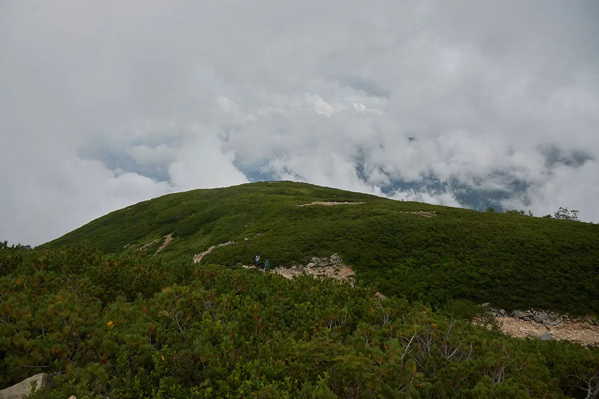 唐松岳登山 下の方は雲が無さそう