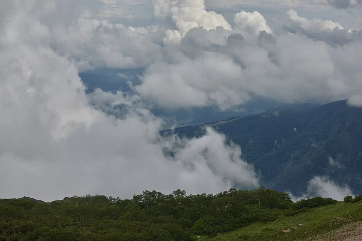 唐松岳登山 白馬村が見える