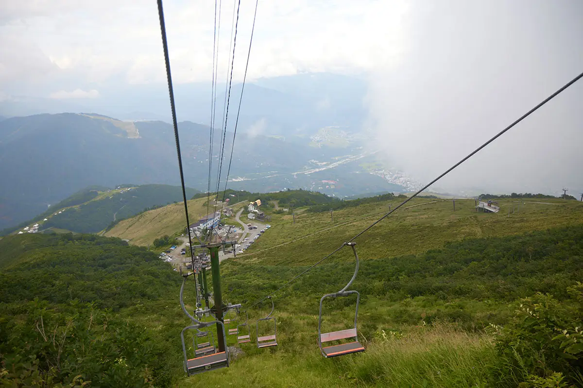 唐松岳登山 朝に比べたらだいぶ雲が無くなった