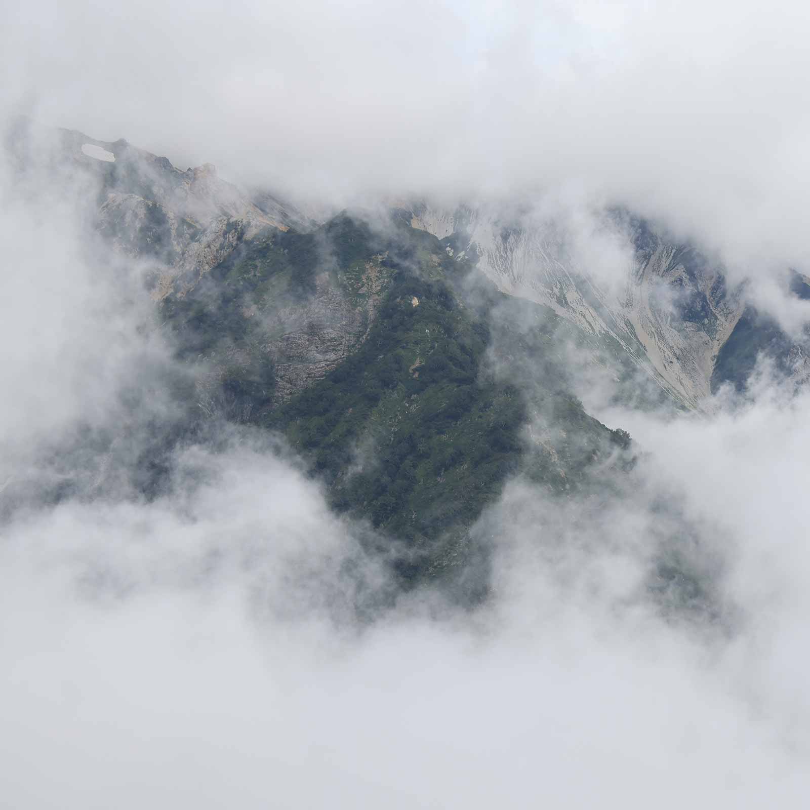 黒菱からの唐松岳 日帰り登山 （8月）｜ゴンドラを使わず車で標高を稼ぐ