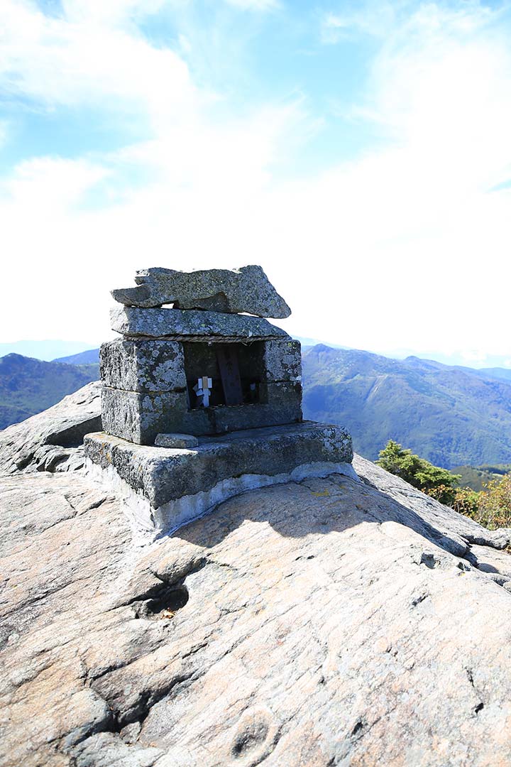 志賀高原 笠岳 登山 （9月）｜峰の茶屋から尖塔形の山頂への最短ルート